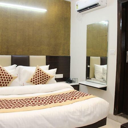 Hotel Snow White Inn New Delhi Buitenkant foto