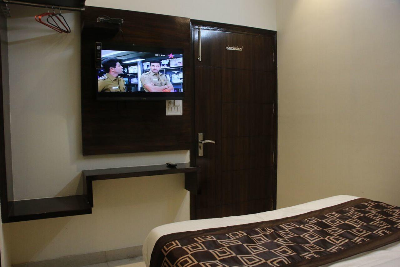 Hotel Snow White Inn New Delhi Buitenkant foto